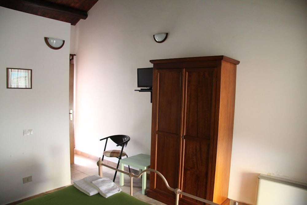Double Room, 1 Queen Bed, Non Smoking photo 2