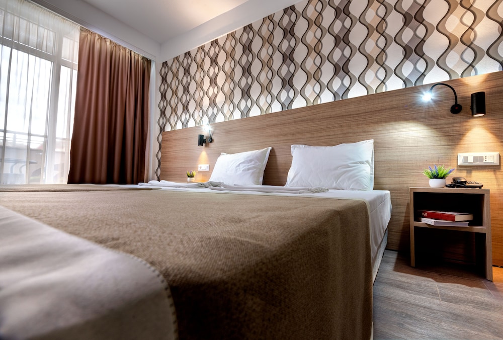 Classic Double Room, Non Smoking, Balcony - Photo 3