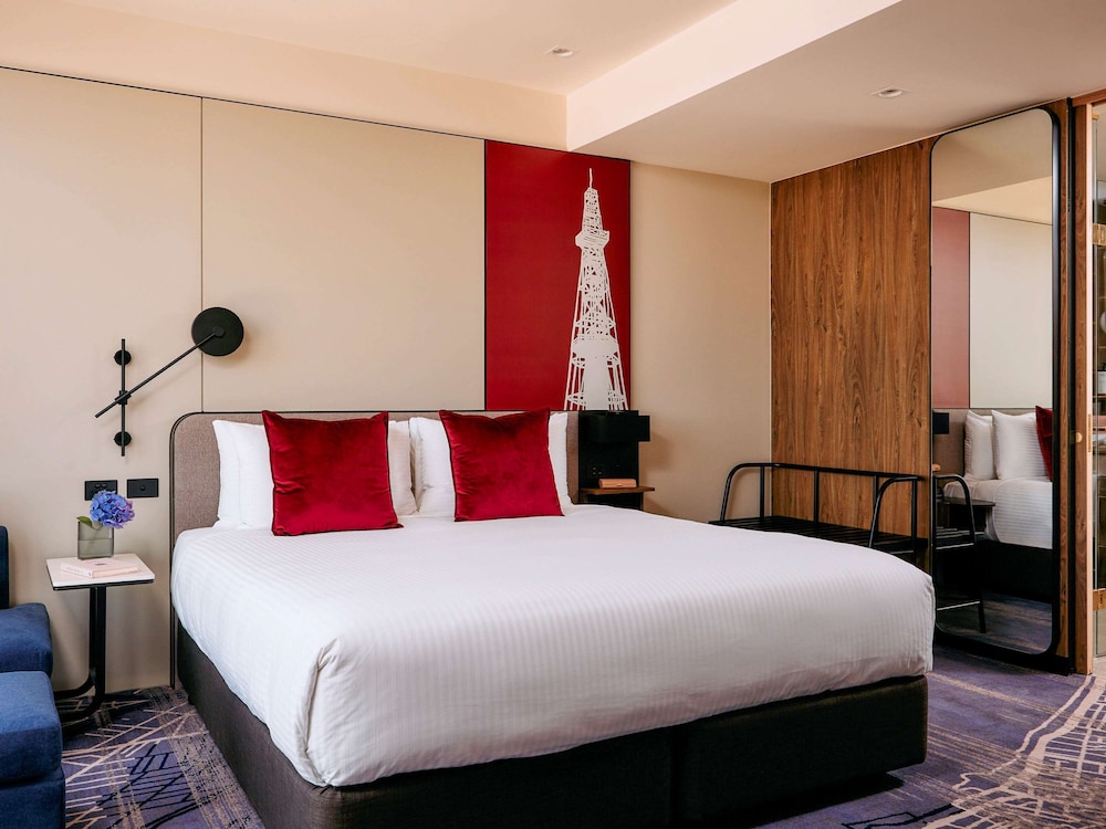 Suite, 1 King Bed - Photo 2