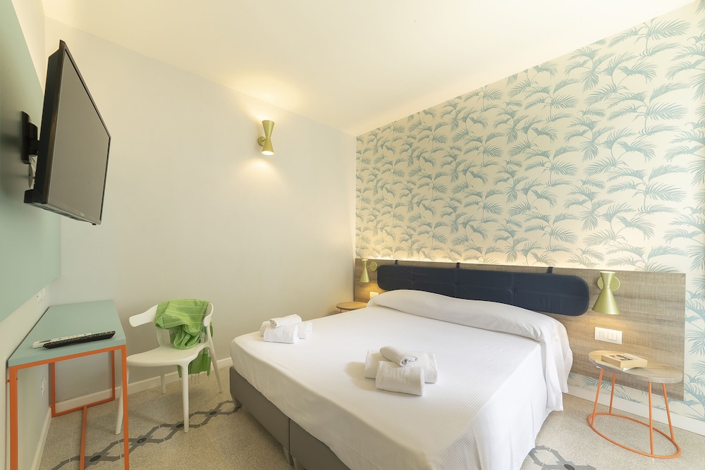 Standard Suite, Multiple Beds photo 2