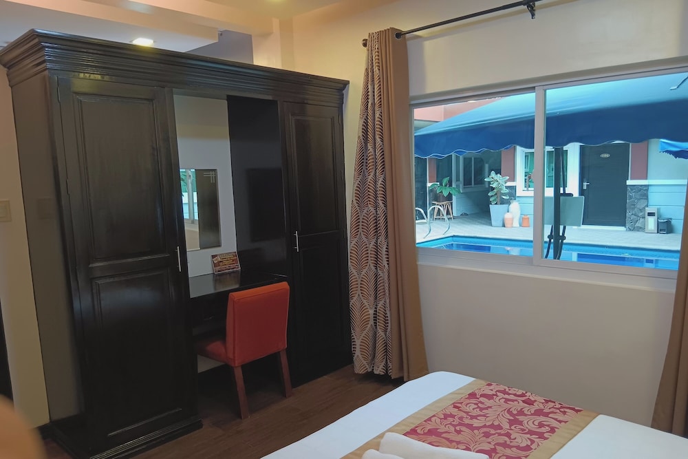 Condo Suites Queen photo 3
