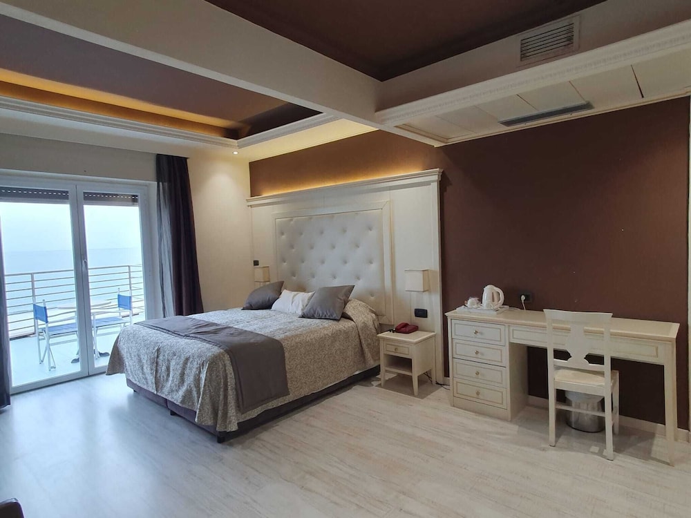 Junior Suite, Balcony, Sea View - Photo 3