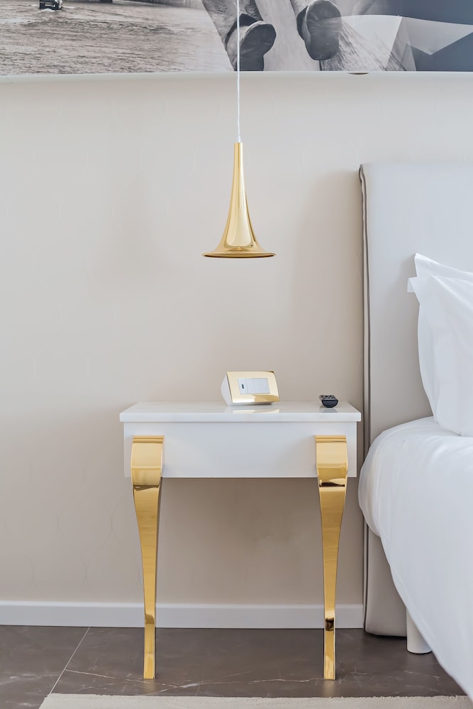 Superior Double Room thumbnail 5