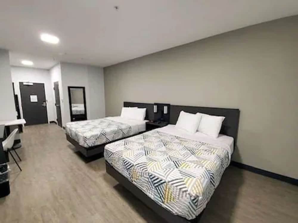 Deluxe Room, 2 Queen Beds, Accessible, Non Smoking - Photo 5