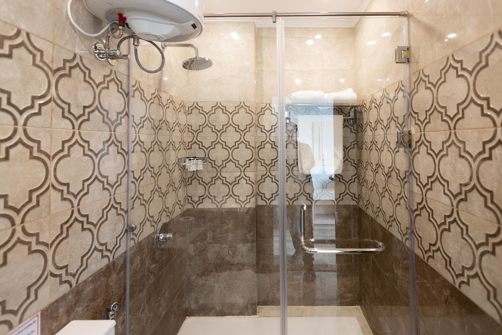 Standard Double Room With Panoramic Pyramids Window View - Photo 7