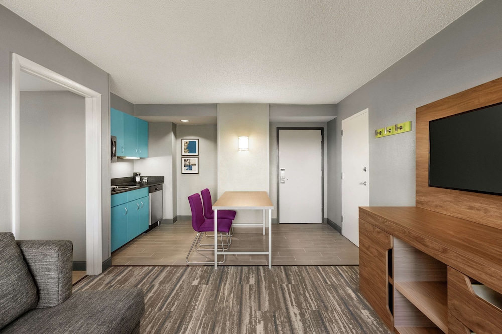Spacious Suite, 1 Bedroom (1 King Bed and 1 Sofabed) - Photo 5