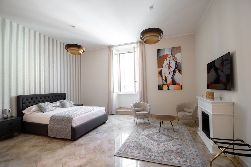 Junior Double Room, 1 Queen Bed with Sofa bed, Ensuite, City View