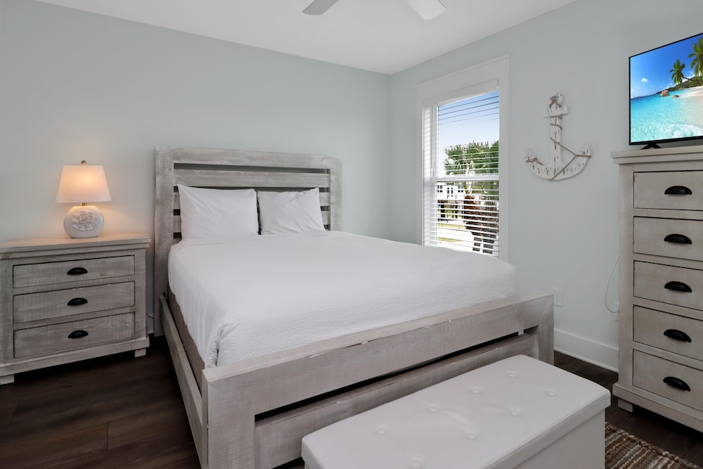 House, Multiple Beds (Wine Down)