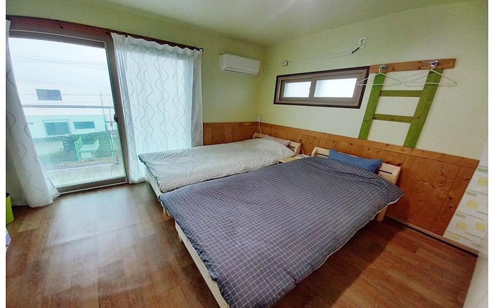 Room (Green Room)