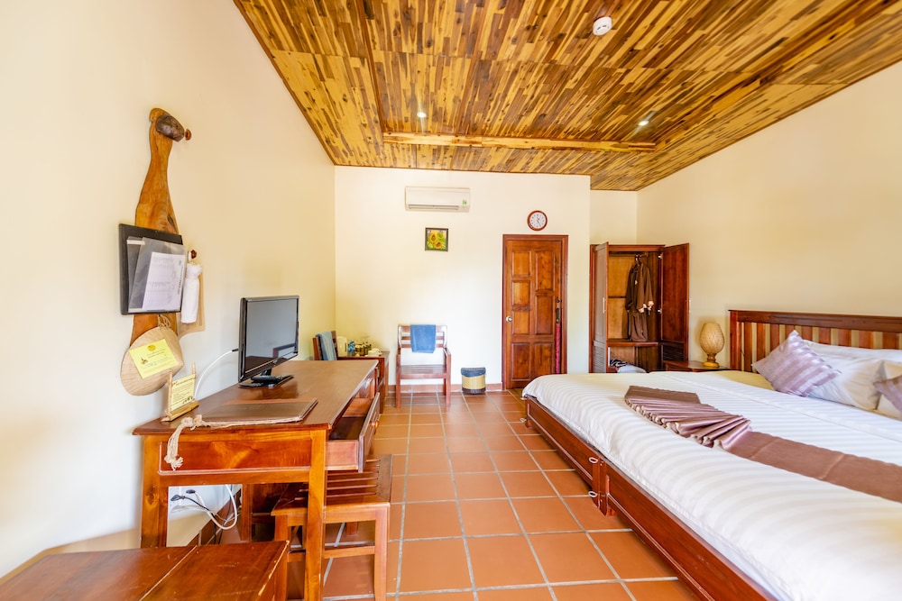 Deluxe Room, Partial Sea View photo 2