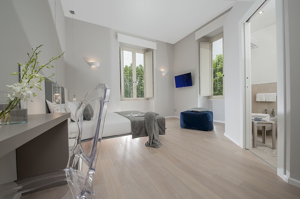 Deluxe Triple Room (with Colosseo View) photo 2