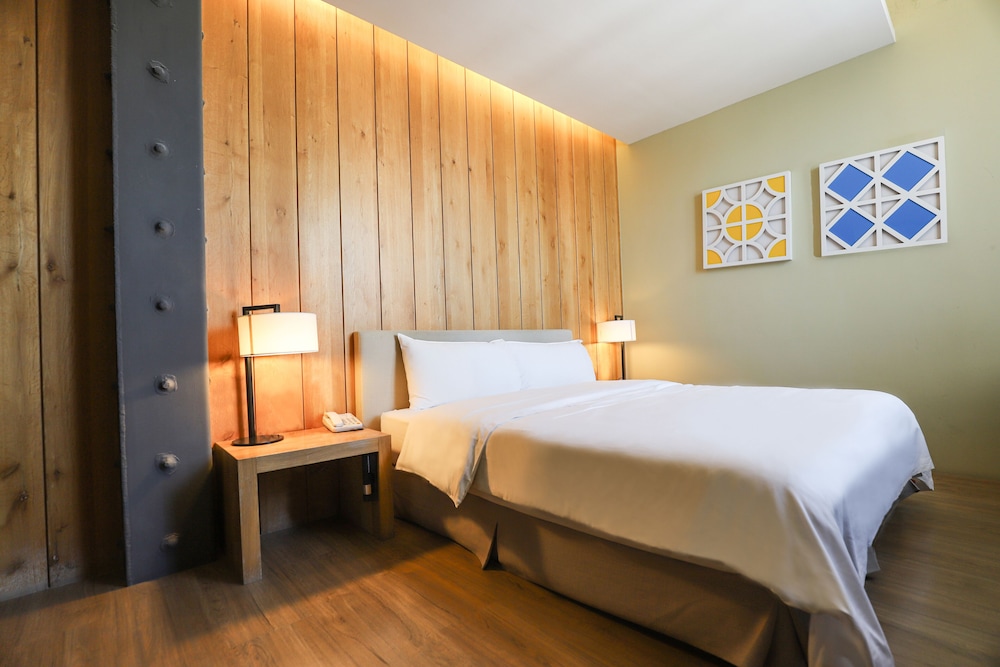 Available room thumbnail 5