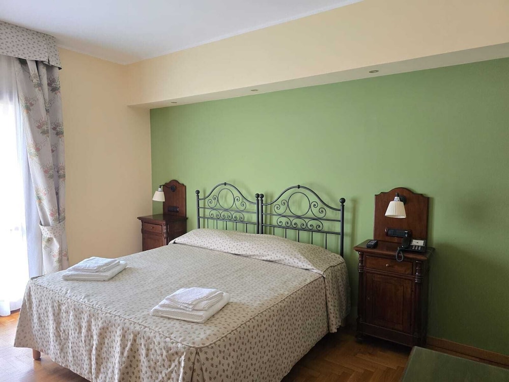 Classic Double Room, Balcony, Mountain View