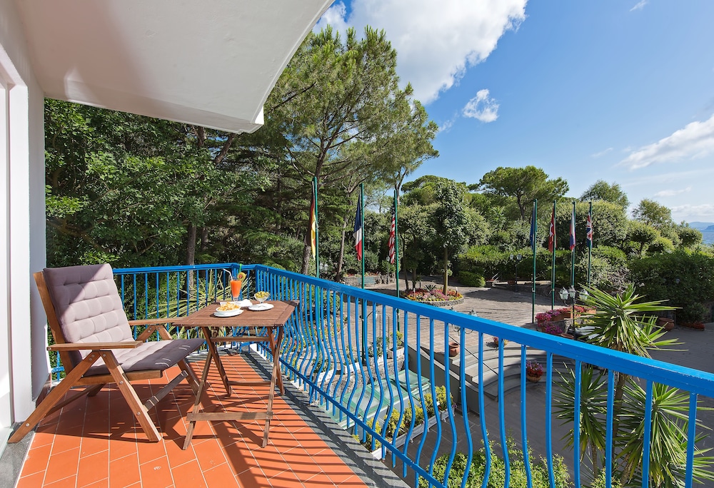 Comfort Double or Twin Room, Balcony, Sea View photo 2