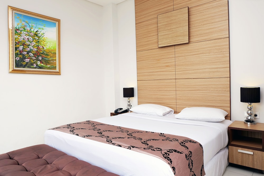 Royal Double Room (with Balcony) photo 2