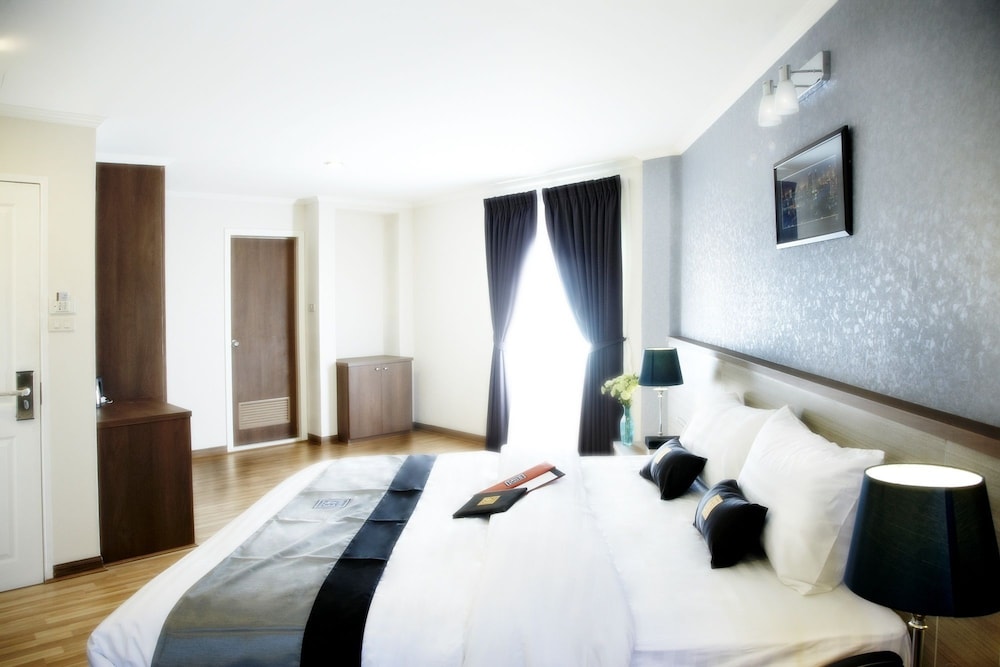 Poste Corner Residence photo 3