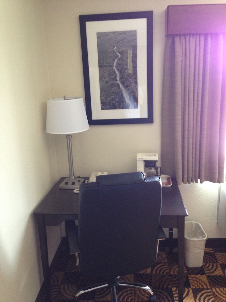 Room, 2 Queen Beds, Accessible, Non Smoking - Photo 7