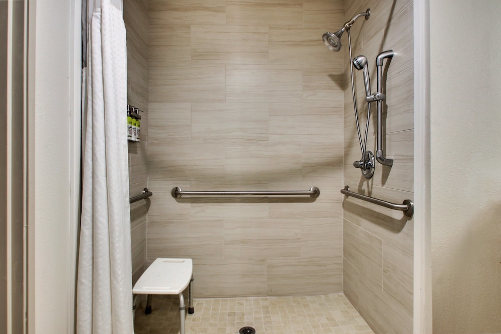Room, 1 King Bed, Accessible - Photo 1
