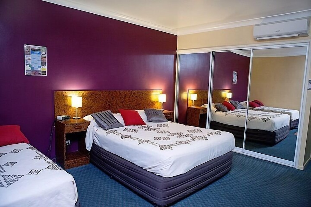 Standard Suite, 2 Bedrooms, Kitchenette (Suite) photo 2