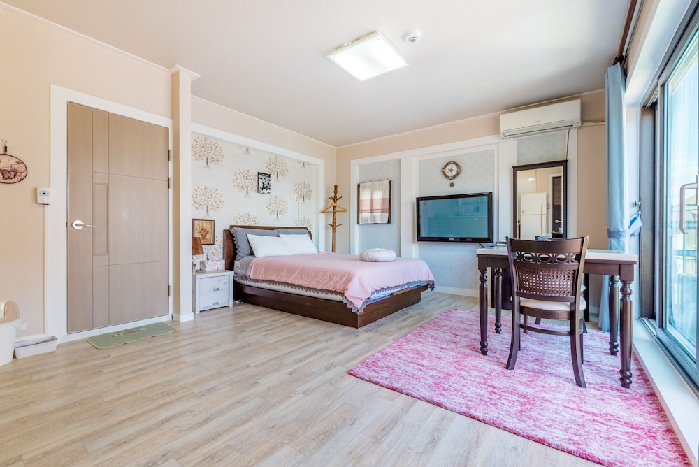 Duplex (401 402) photo 1
