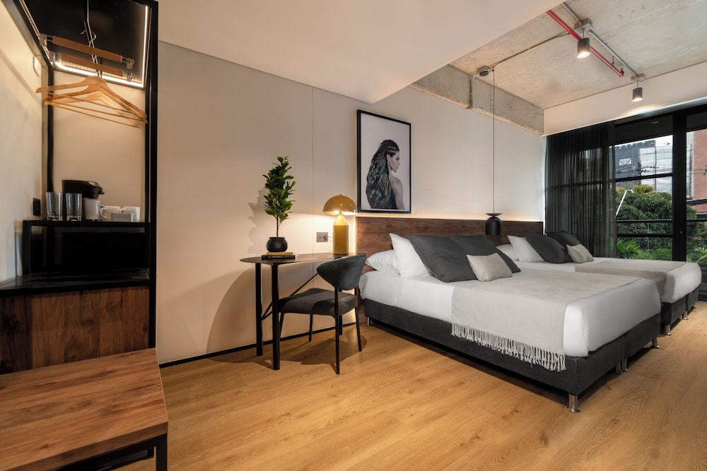 Room (XL) - Photo 3