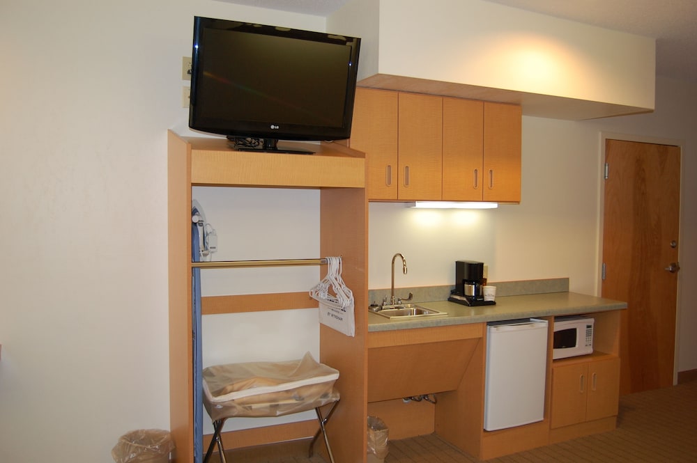 Suite, 1 Queen Bed, Accessible, Non Smoking (Bathtub) - Photo 5