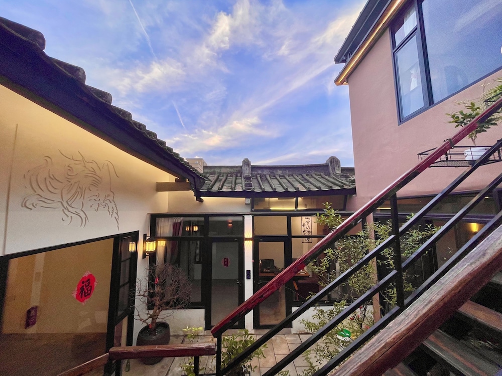 Comfort Cottage, 4 Bedrooms, Courtyard View