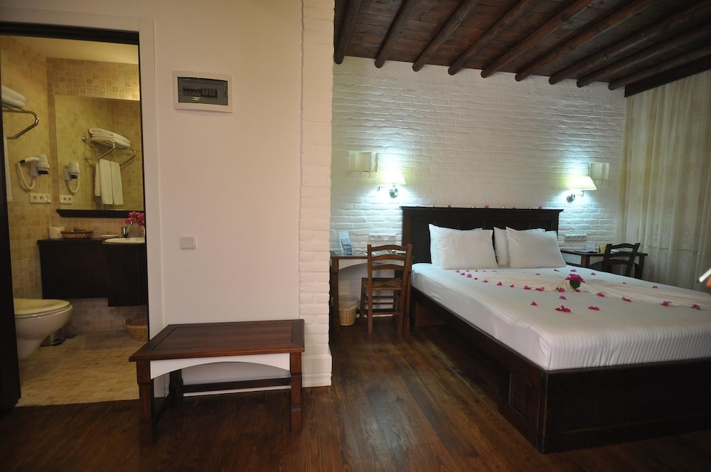 Standard Double or Twin Room, Garden View - Photo 8
