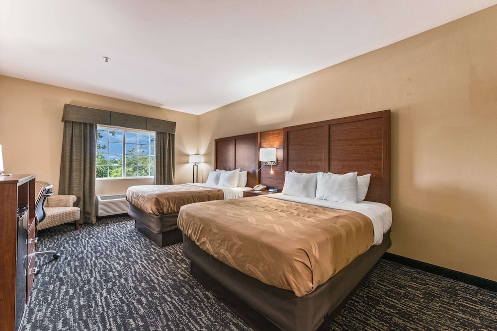 Room, 2 Queen Beds, Non Smoking - Photo 1