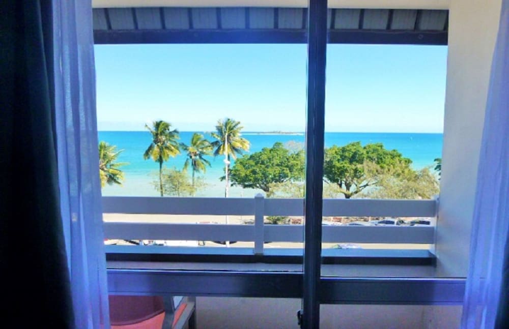 Budget Twin Room,Ocean View, located outside Nouvata resort - 5 min walk from Reception photo 3