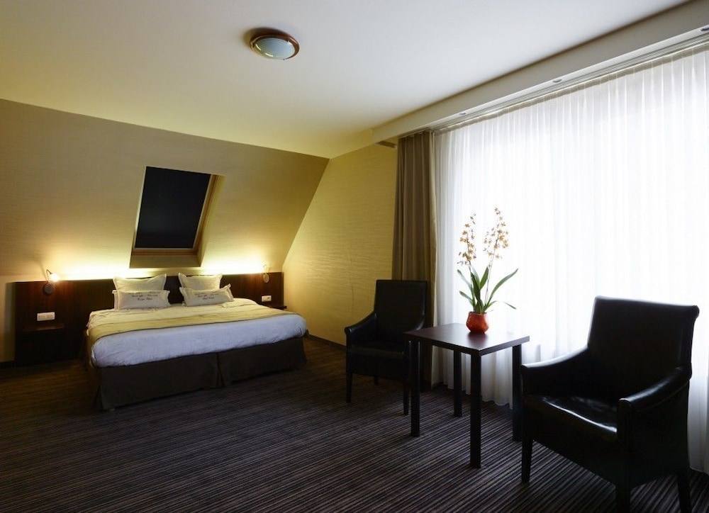 Suite, Jetted Tub