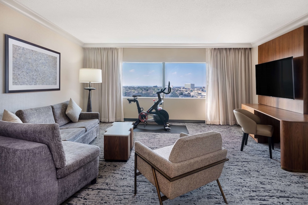 Suite, 1 King Bed (Peloton Bike) - Photo 2