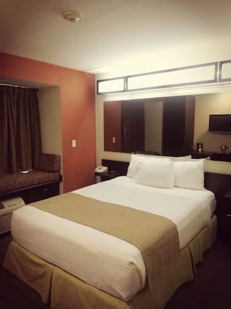 Standard Room, 1 Queen Bed - Photo 5