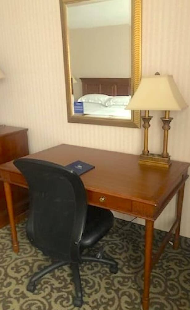 Deluxe Room, 1 King Bed - Photo 1