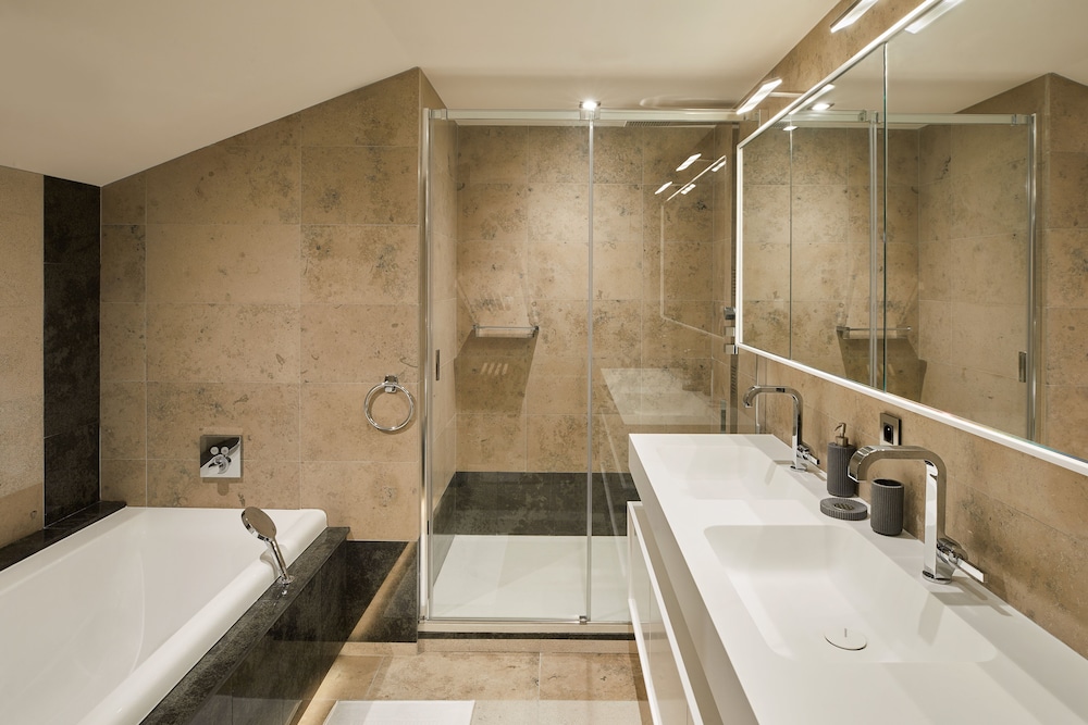Five-Bedroom Prestige Penthouse photo 3