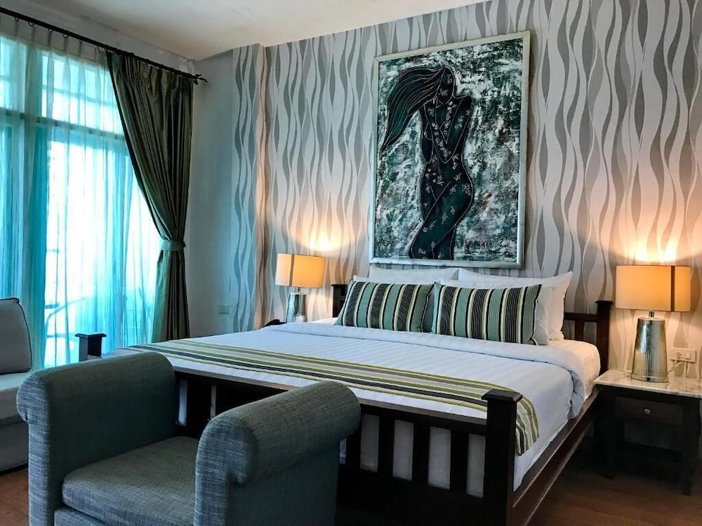 Premium Deluxe 1 King, High Floor - Photo 1