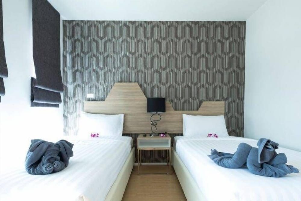Studio Twin bed photo 1