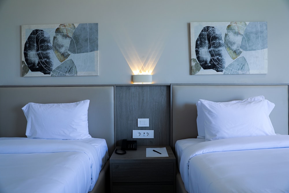 Family Suite (Sea Panoramic) - Photo 16
