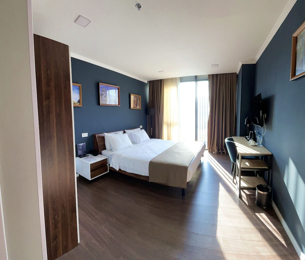 Double Room - Photo 5