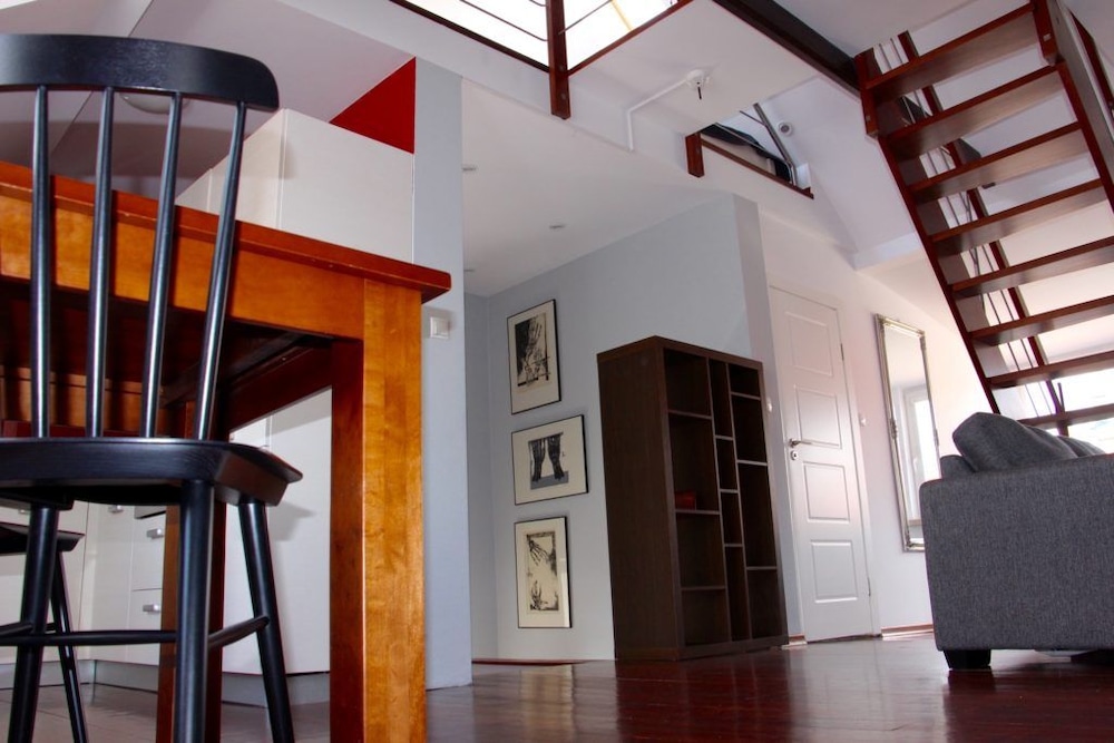 Apartment (mezzanine) thumbnail 5