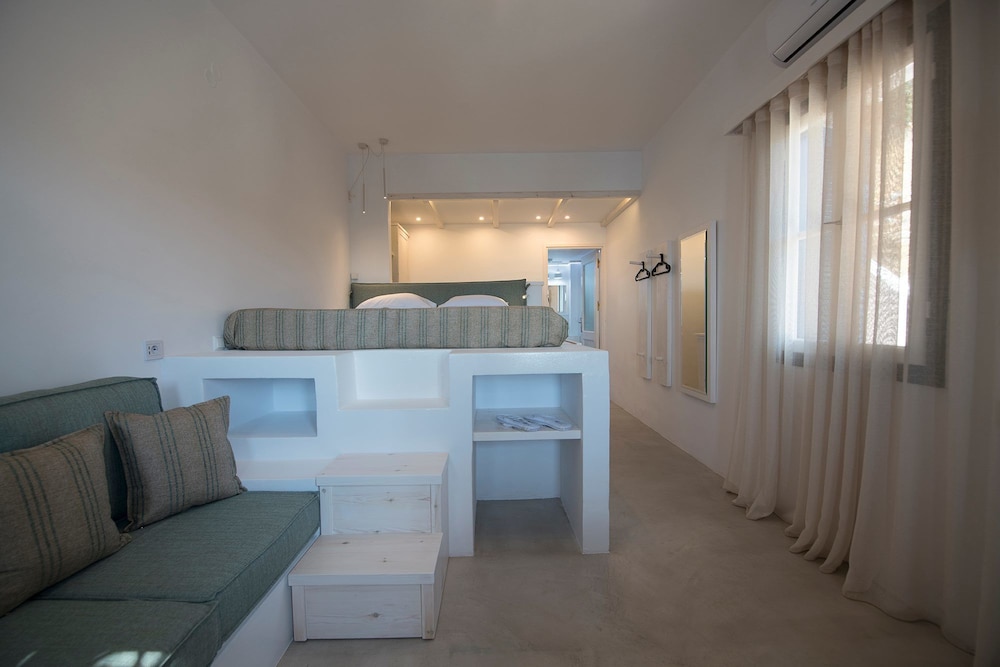 Luxury Suite, 1 King Bed with Sofa bed, Beach View