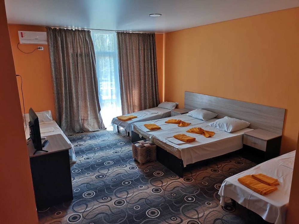 Family Room (6 Beds) photo 1