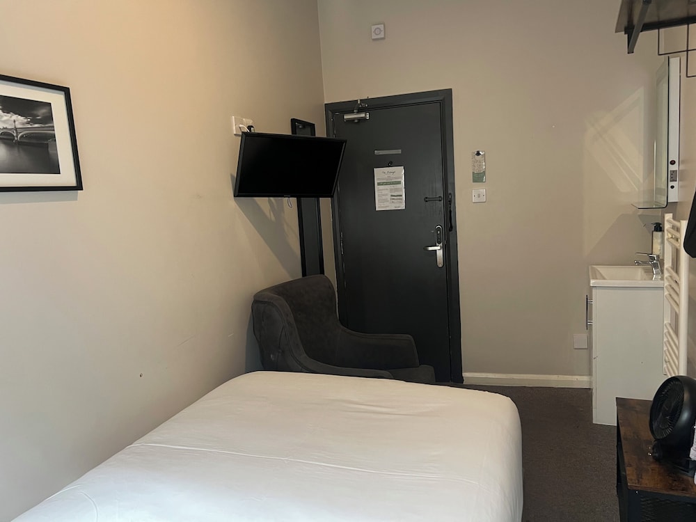 Double Room, 1 Double Bed, Shared Bathroom photo 3