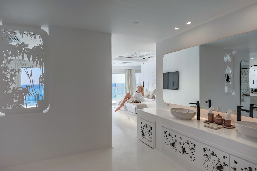 Hall of Fame Jacuzzi Suite - Photo 2