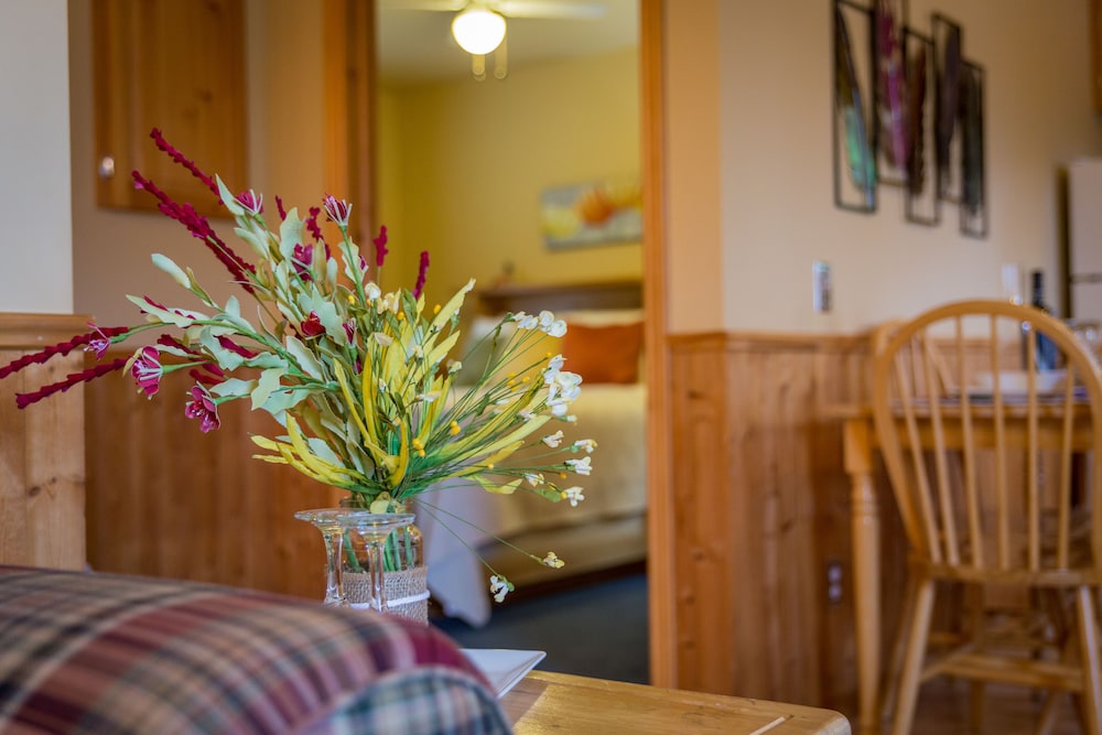 Honeymoon Cabin photo 3