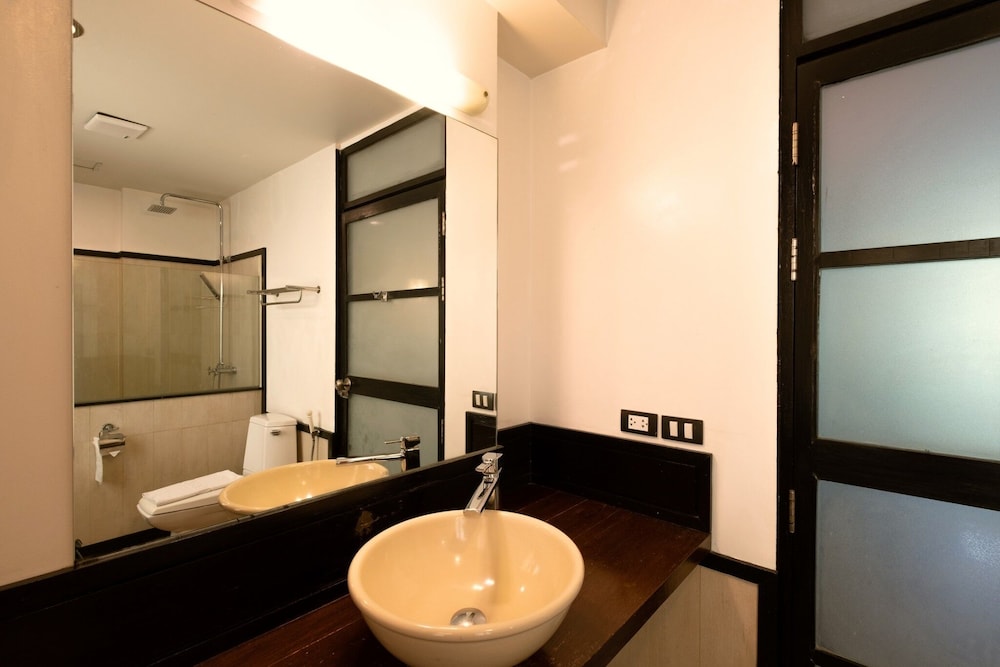 Deluxe Room - Photo 5