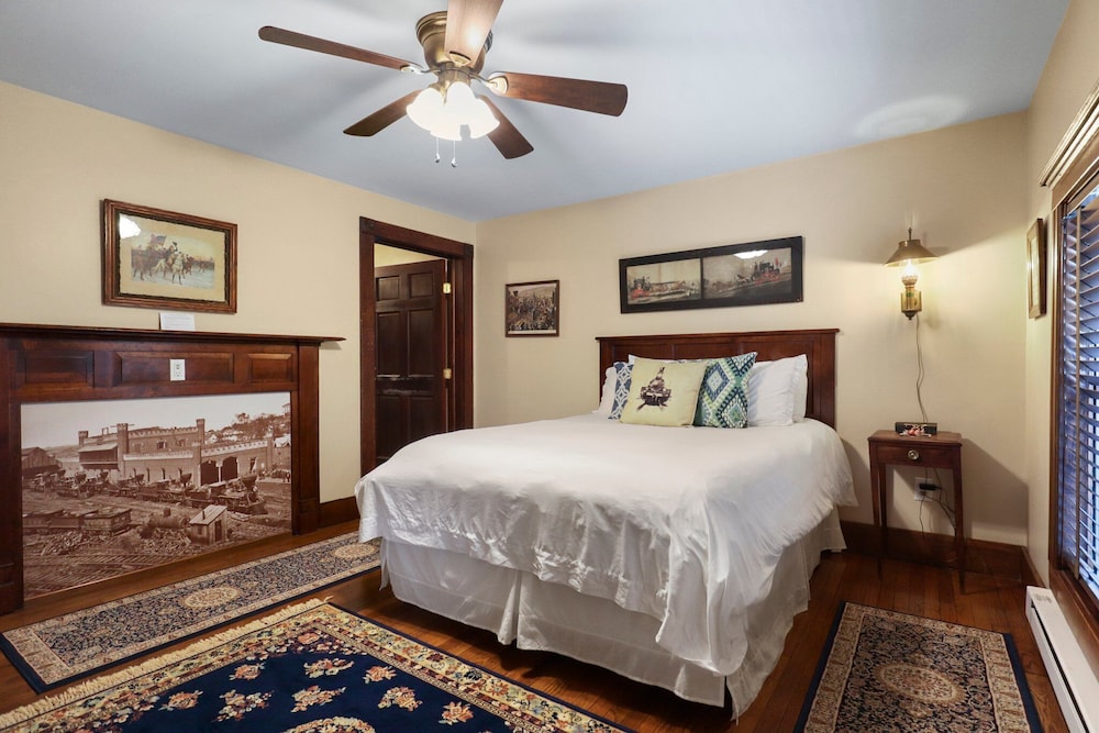 Room, Private Bathroom (Room 4)