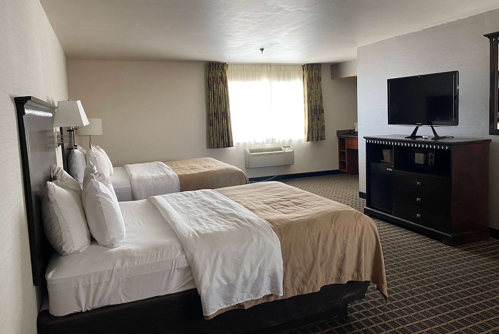 Deluxe Room, 2 Queen Beds, Non Smoking - Photo 5