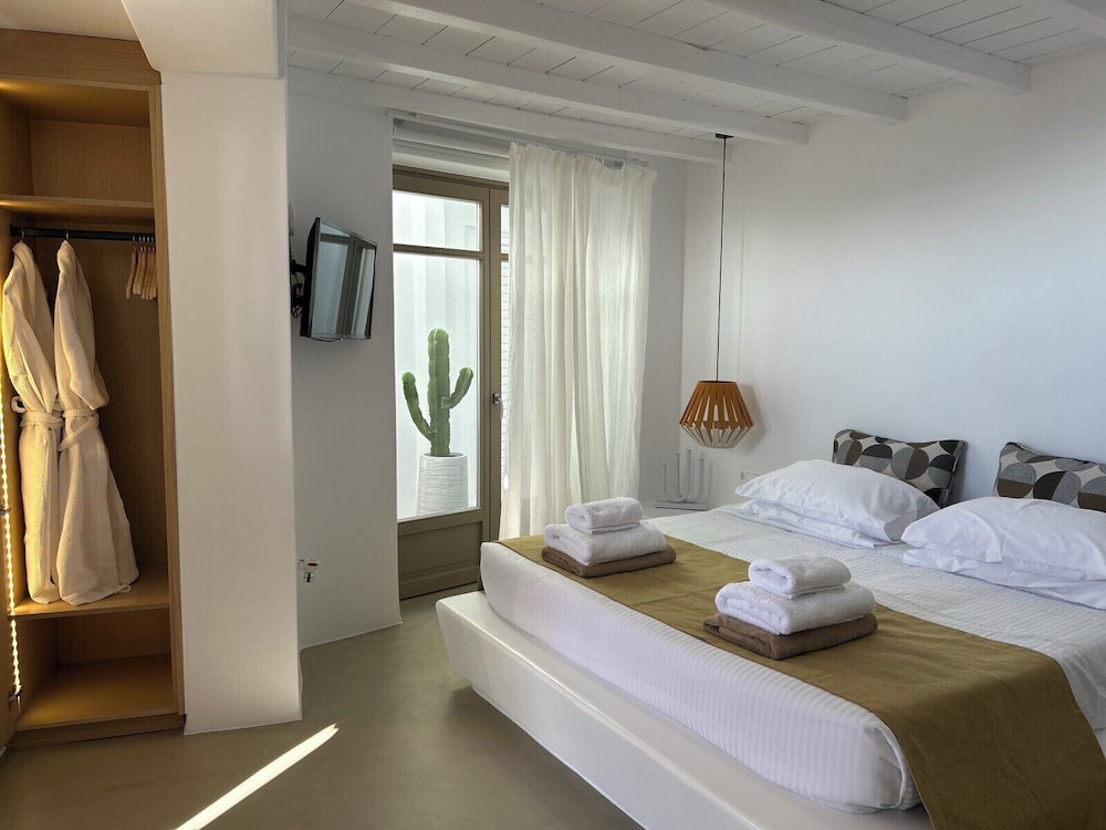 Deluxe Studio Suite, Sea View