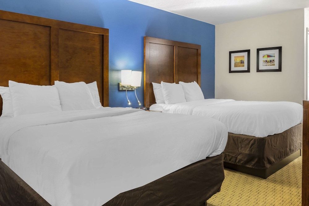 Standard Room, 2 Queen Beds, Non Smoking - Photo 1